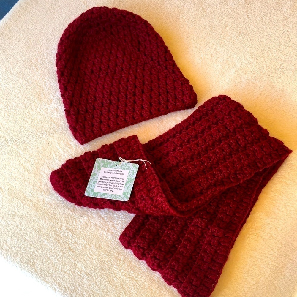 HANDMADE INFINITY SCARF AND BEANIE HAT NWT